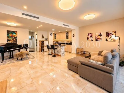 Exclusiva villa moderna en Villamartín con piscina privada y vistas a las salinas