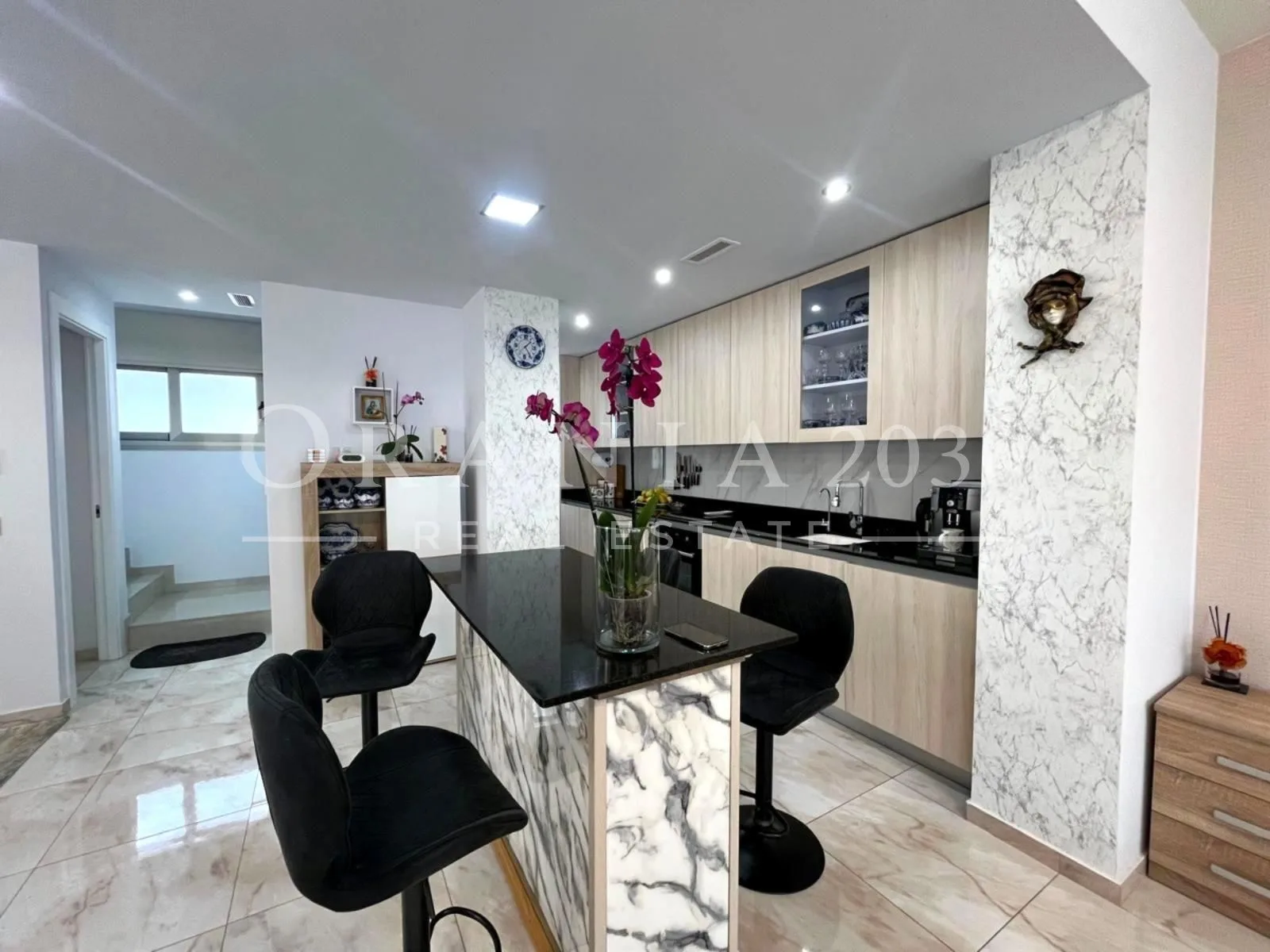 Exclusiva villa moderna en Villamartín con piscina privada y vistas a las salinas