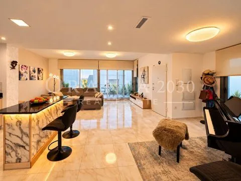 Exclusiva villa moderna en Villamartín con piscina privada y vistas a las salinas