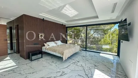 Villa de Lujo Exclusiva con Vistas Panorámicas al Golf y al Mar Mediterráneo en Villamartín
