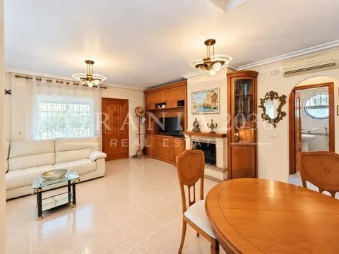 Chalet con piscina privada y 3 dormitorios en El Galán – Zodiaco VI, Orihuela Costa