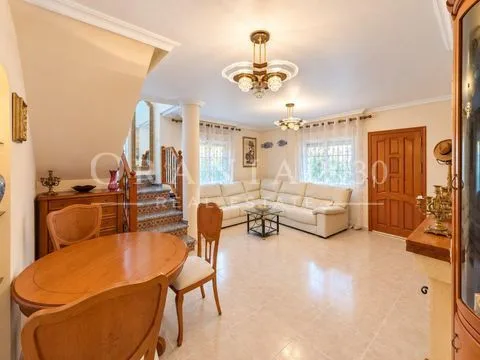 Chalet con piscina privada y 3 dormitorios en El Galán – Zodiaco VI, Orihuela Costa